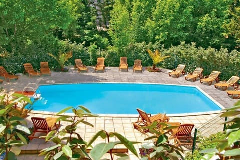 Luxurious pool and breathtaking nature!