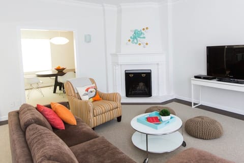 Cheery & comfy flat in the Marina District