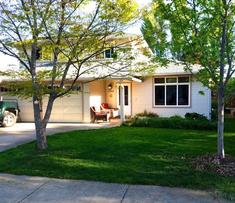3 bedroom home on quiet, dead end street close to town.