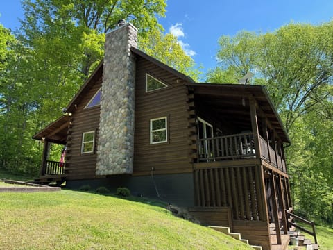 Bobcat Bluff- 5 star cabin in the best location in Hocking Hills!