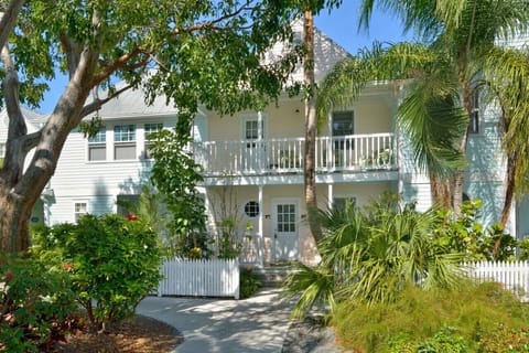 Sweet Sunshine Garden Flat Front Entrance