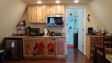 Fully equipped kitchen.