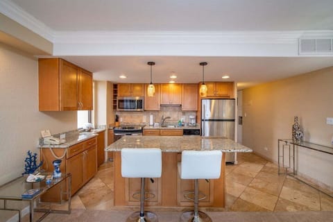 Bar stools in the counter, perfect for shared meals
