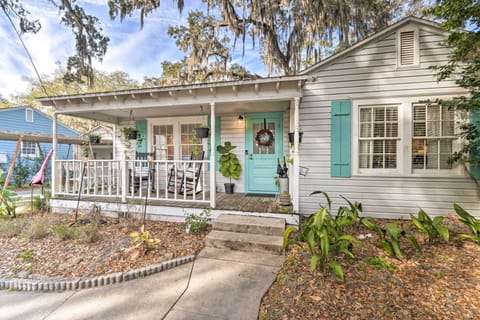 Winter Garden Vacation Rental | 2BR | 1BA | 3 Steps Required for Entry