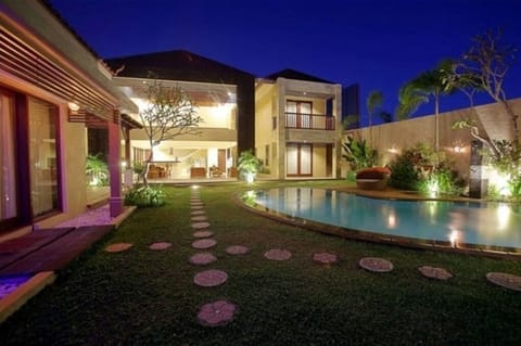 Villa A luxury 5 BR villa Kuta, Bali