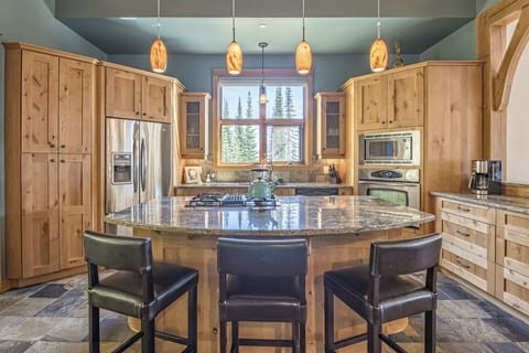 Beautiful Deluxe Duplex on the Ridge