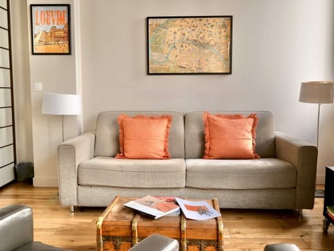 Living Room - View over Pedestrian Rue Saint-Honoré