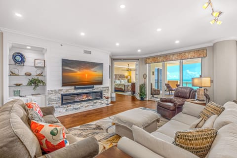 Welcome to Ocean Vistas 707: Direct Ocean Front Living Room and Master Bedroom