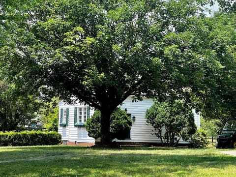 Historic, Quaint Bungalow # 157. Spa & Pool