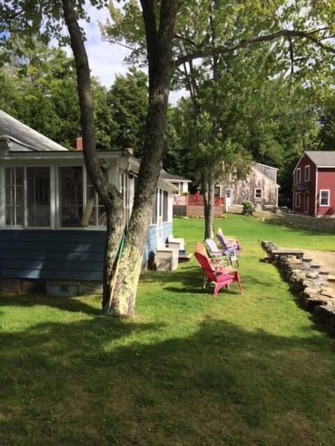 Side yard / front yard view