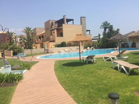 Pool and pool bar
