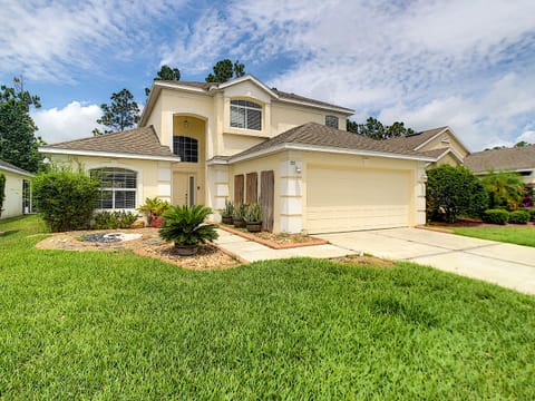 Florida sunshine  only minutes to Disney World  3 bedrooms sleeps 10