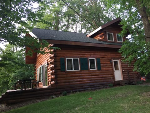 Guest cabin photo from the south