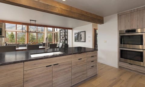 11 Swift Bear kitchen3