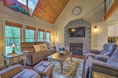 Calico Rock Vacation Rental Cabin | 2BR | 2BA | 1,800 Sq Ft | Stairs Required
