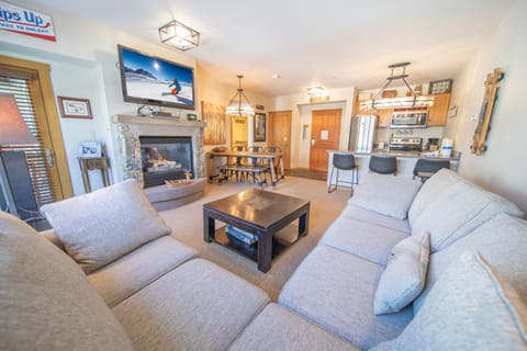 Gorgeous mountain condo in the heart of River Run Village