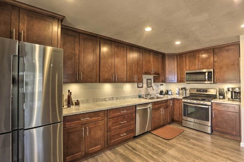 Fully Equipped Kitchen | Stainless Steel Appliances | Main Level