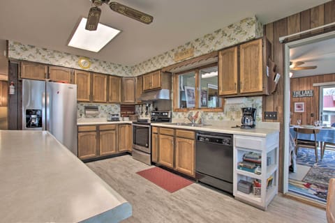 As easily as you can prepare meals, you can just as easily clean them up!