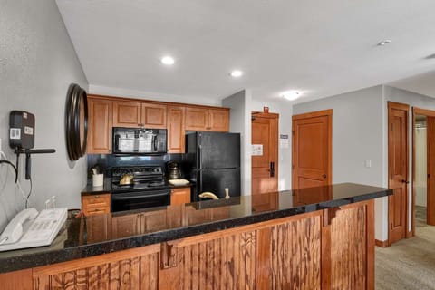 Serve your homemade meals "Buffet Style" from the bar.