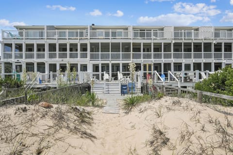 Exterior,Back Elevation,