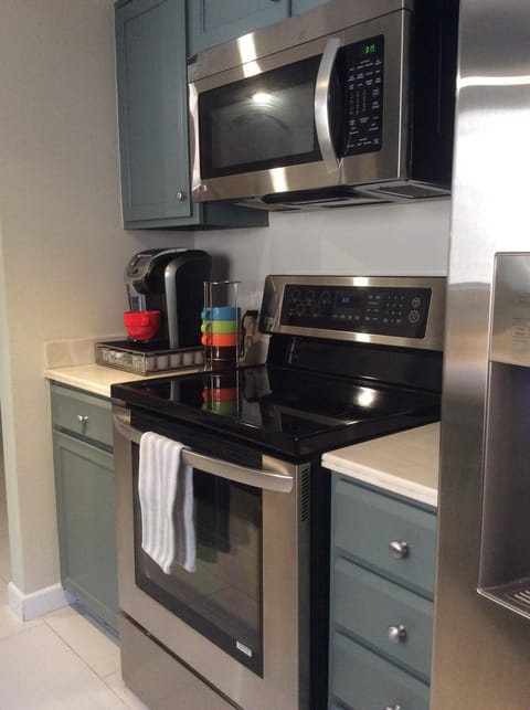 Kitchen Range w Keurig
