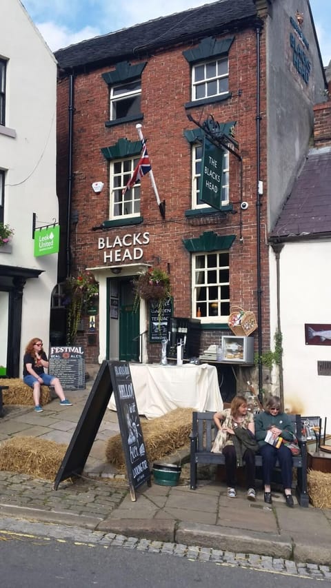 English pubs and ale houses a stones throw away