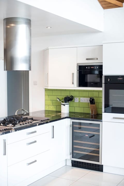 well equipped kitchen including wine fridge for a cold one