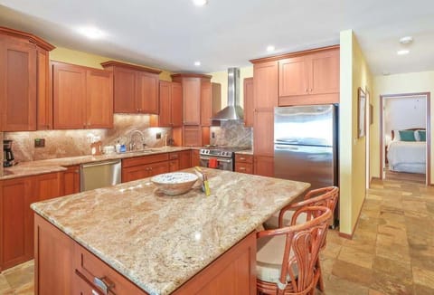 Spacious Kitchen, Granite Countertop