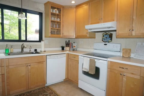 The kitchen comes complete with prep & cookware for full-course meals 