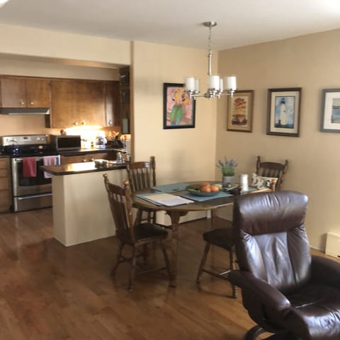 Formal dining area seating for 4 guests