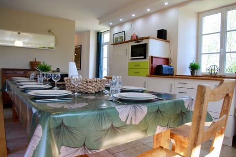 Dining area with a large table 