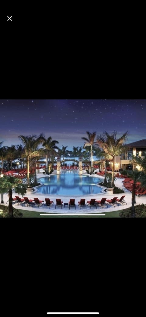 PGA national. Come  sit in their lounge,  snack bar , dining. Walk from cottage