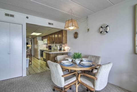 Dining Area | Dishes & Flatware Provided
