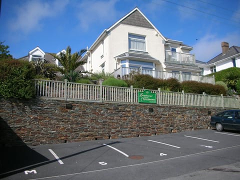 Southover View Garden Apartment with your own 3 x private parking spaces!