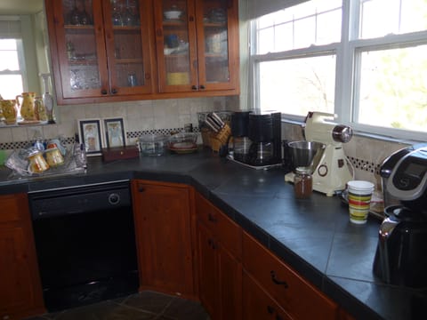 Kitchen, lots of appliances