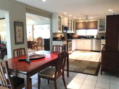 Fully equipped kitchen for making your favorite family recipes