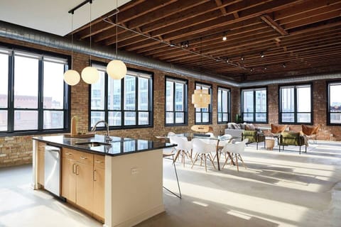 Massive open living and dining space perfect for groups. Capture beautiful sunsets and views!