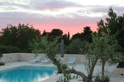 TRULLI WITH POOL IN PUTIGNANO COUNTYSIDE