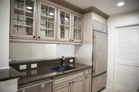 Sub zero refrigerator