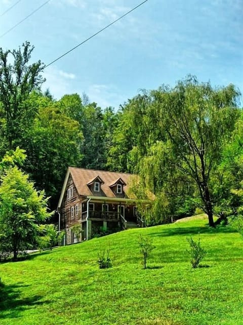 Willow Tree - Front view of Willow Tree Lodge