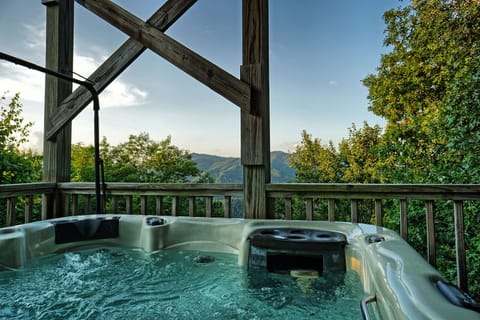 Hot Tub - Covered hot tub with amazing mountain view.
