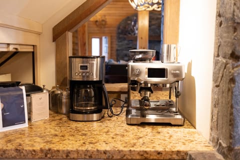 Barrista, drip coffee & complimentary Black Fox Coffee beans to start your day!