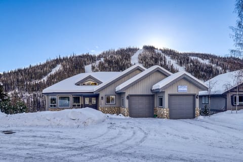 At Trails End
Sun Peaks Chalet