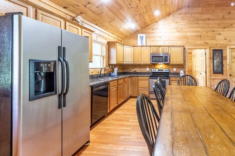 Full Kitchen - Full Kitchen