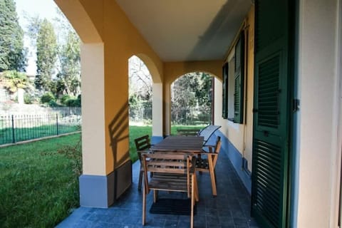 Patio Garden with table and chairs