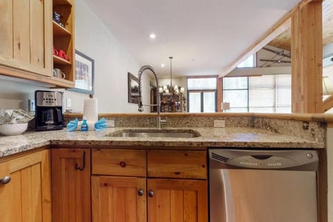 Clear sightlines into the living and dining area from the kitchen