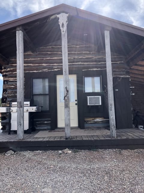 Peace and quiet just a short drive to the Devils tower monument and Warren peak.