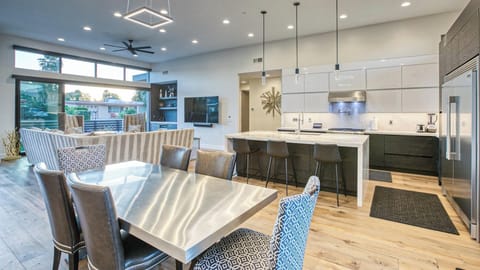 Cook in style: modern kitchen with quartz island, dining area & open layout.