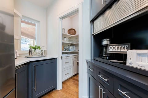 Lake Travis Escape - Walker Luxury Vacation Rentals