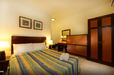 2 Bedroom Apartment with Pool View 